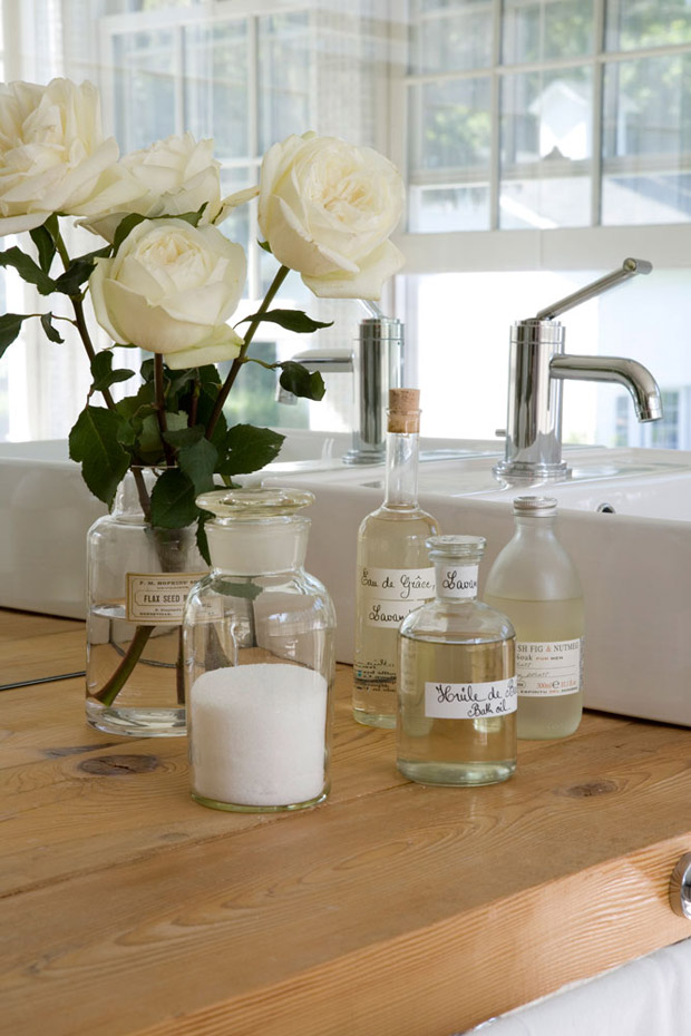 Bathroom Beauties - Blume