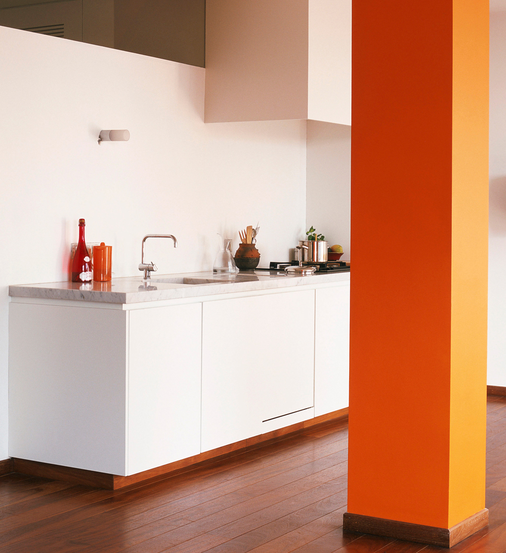 Weiß und Orange