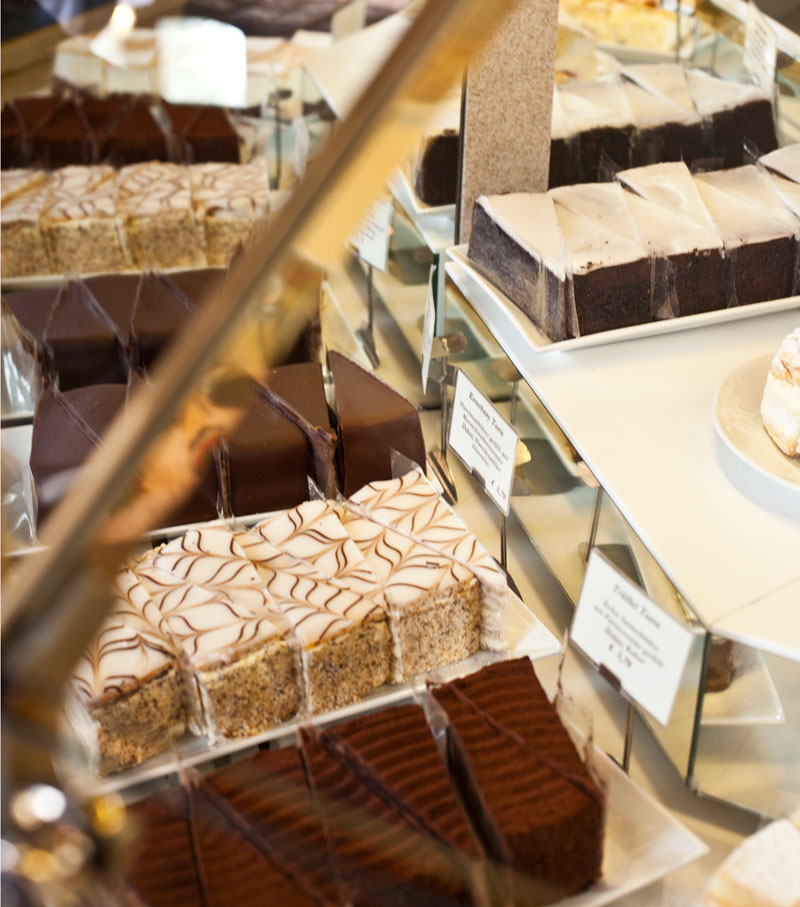 Wiener Kaffeehäuser Café Schwarzenberg Vitrine Torten