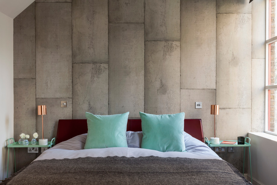 westwing-beton-wand-schlafzimmer
