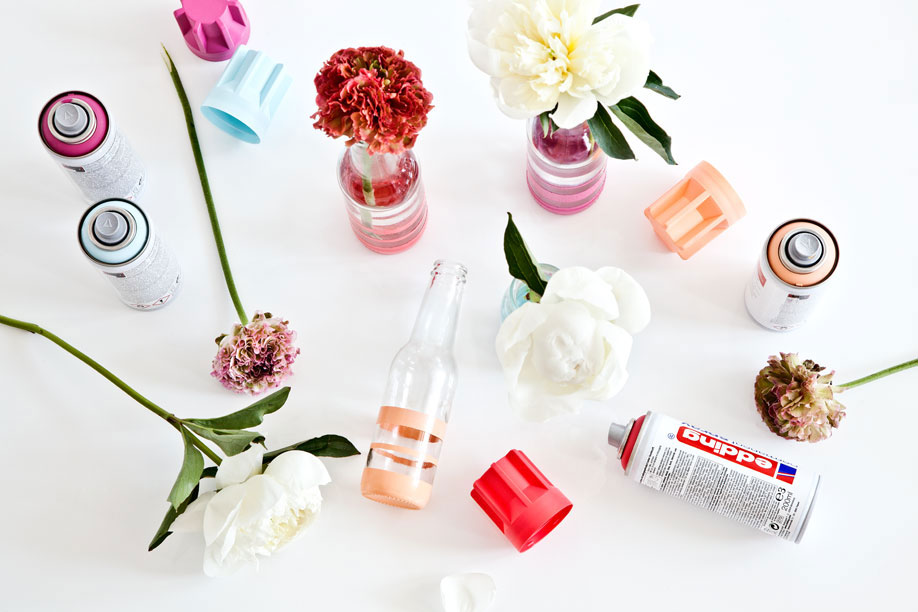 Westwing_DIY-gestreifte-vasen-flatlay