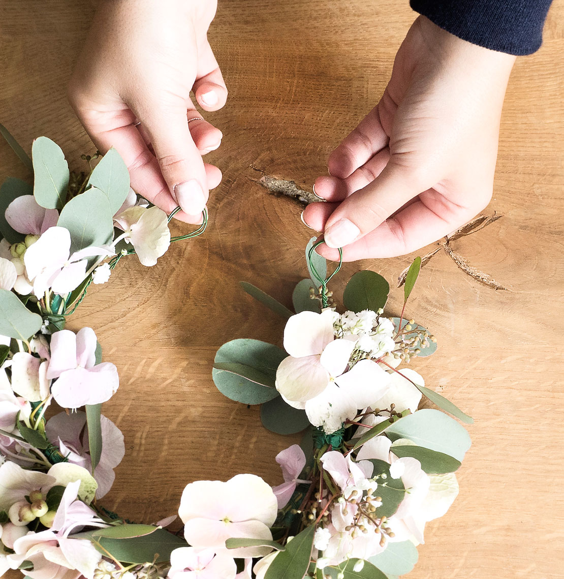 Westwing-DIY-Blumenkranz-Tisch