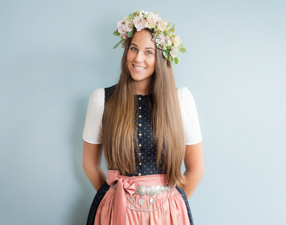 Westwing-DIY-Blumenkranz-Dirndl