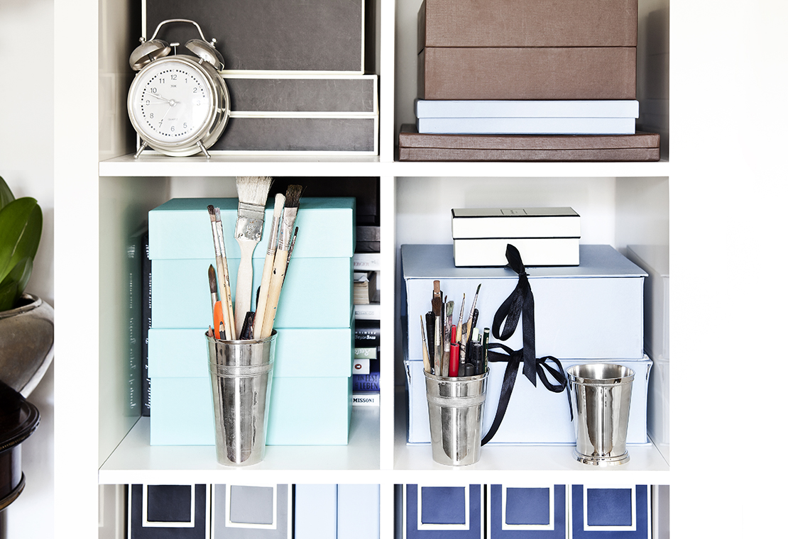 putzguide-aufgereumter-schrank-mit-boxen