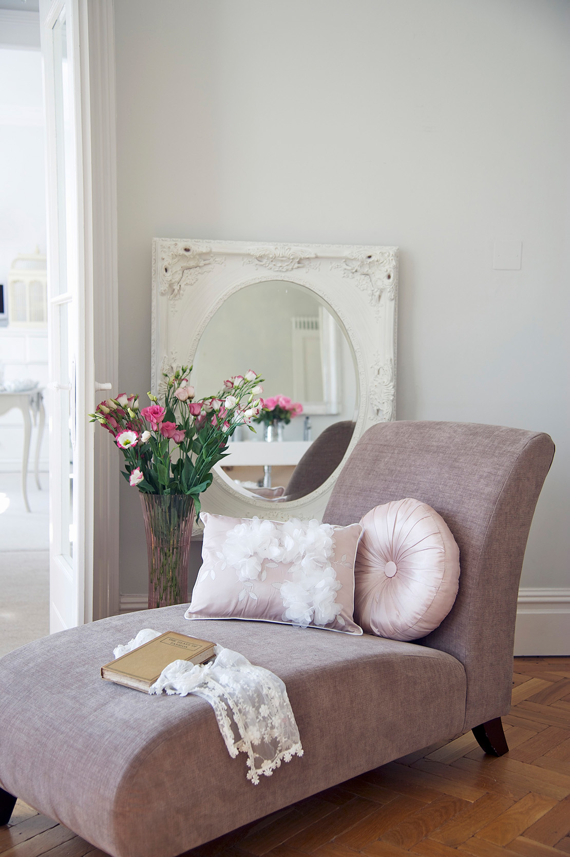 maedchenzimmer-rosa-sessel