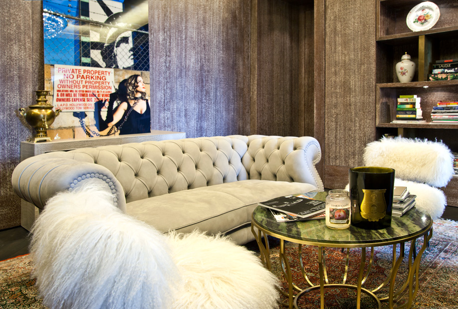 westwing_hausbesuch-jasmin-taylor-sofa-hell