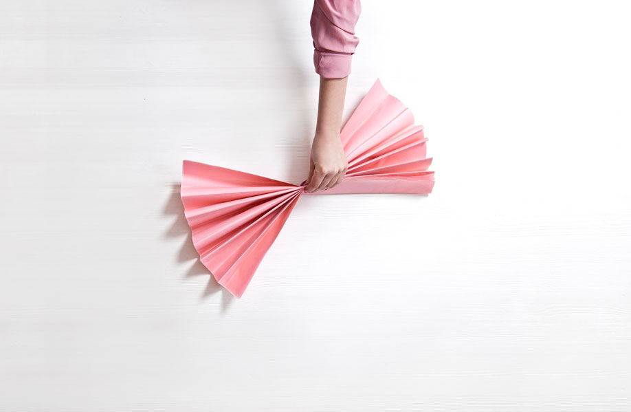 Westwing-DIY-Pompoms-Falten