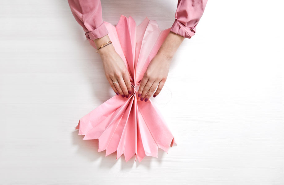 Westwing-DIY-Pompoms-Hochzeit