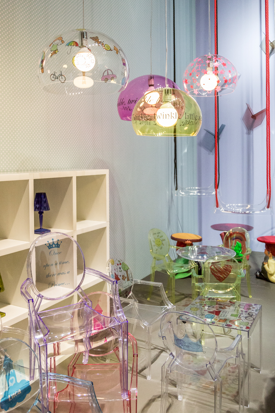 westwing-salone-del-mobile-glasstuhl-lila