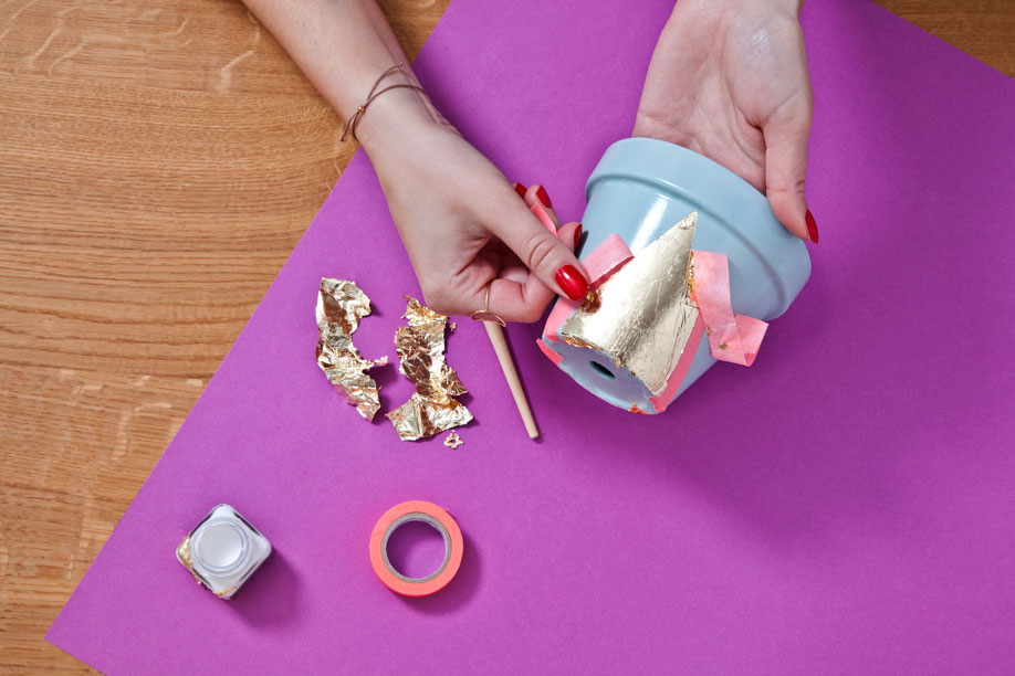 Westwing-diy-uebertoepfe-blattgold-masking-tape