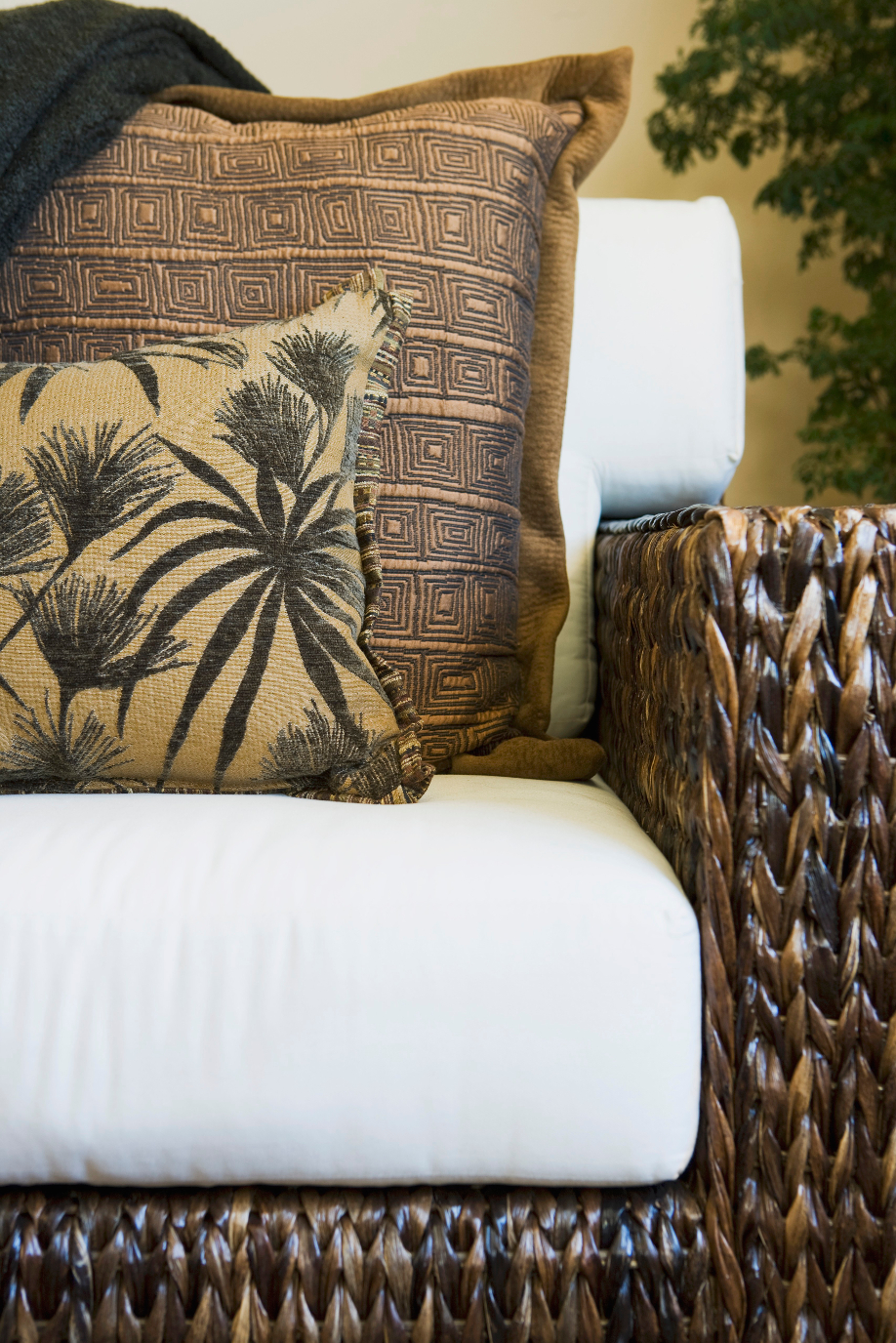westwing-ethno-stil-sofa-mit-dekokissen