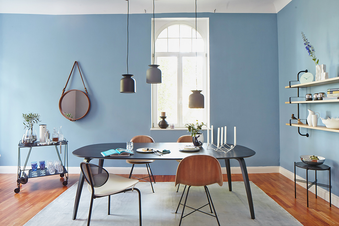 Wohnzimmer-Gubi-Chairs