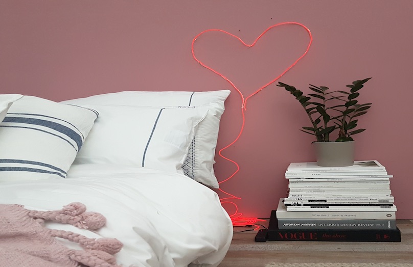 Licht aus, Neon-Herz an!