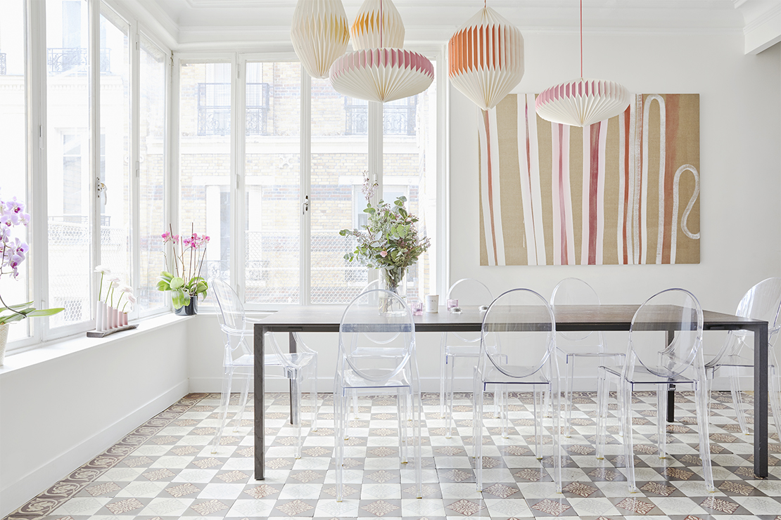 Westwing-Homestory-Paris-Lorna-Aubouin-Diningroom-Kartell