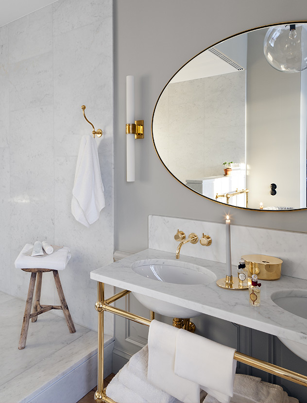 Decorar con dorado el baño