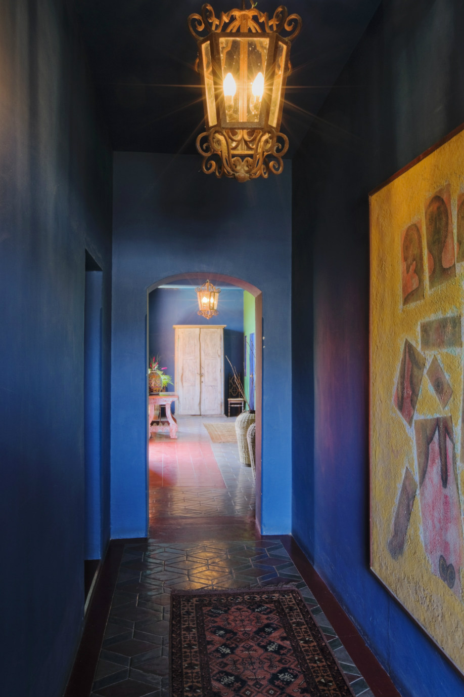 westwing-frida-kahlo-azul-pasillo