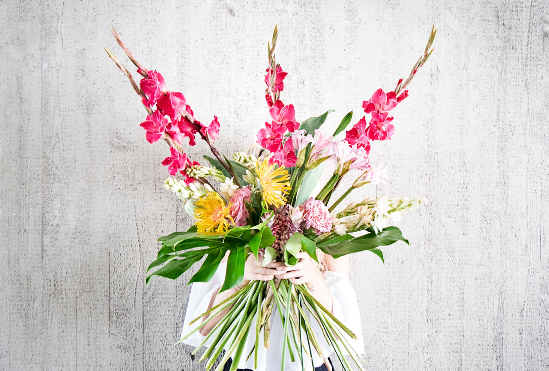 Ramo de flores agosto tropical