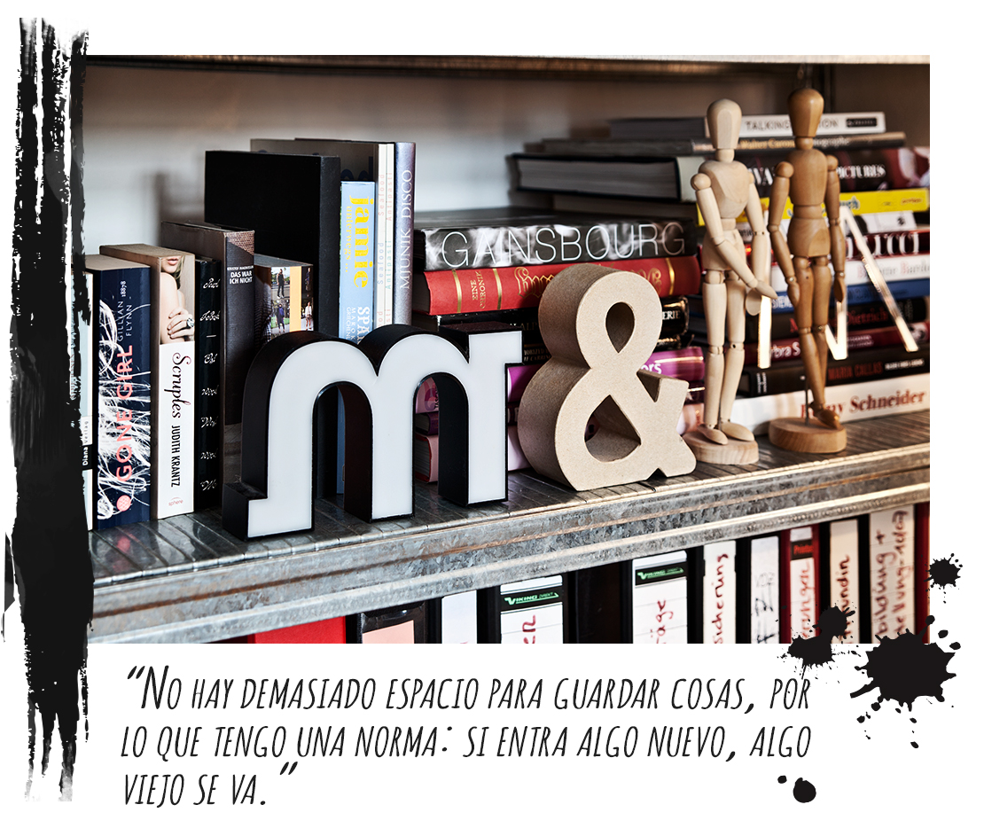 Piso decoración masculina estantería