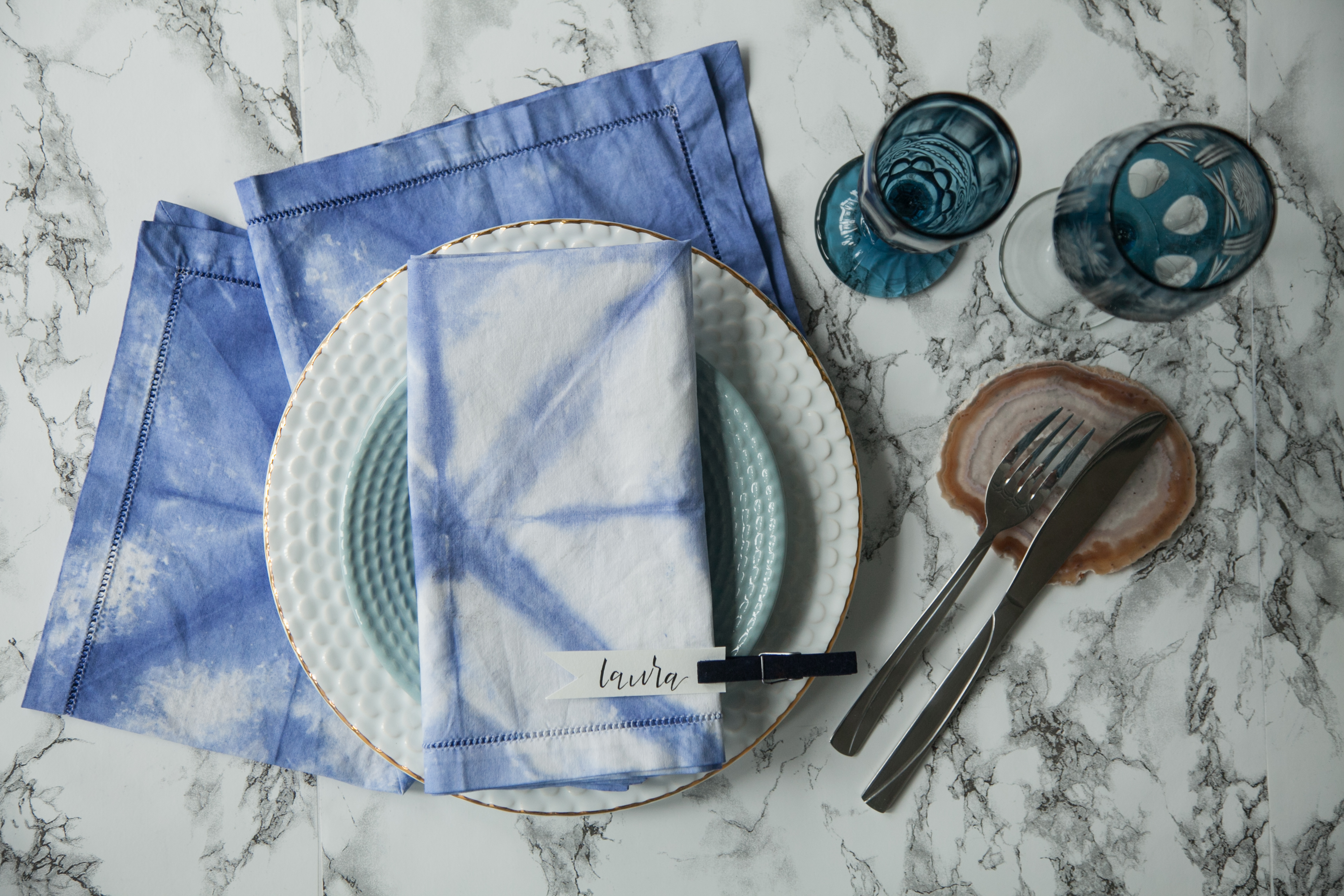 servilletas teñidas con la técnica shibori