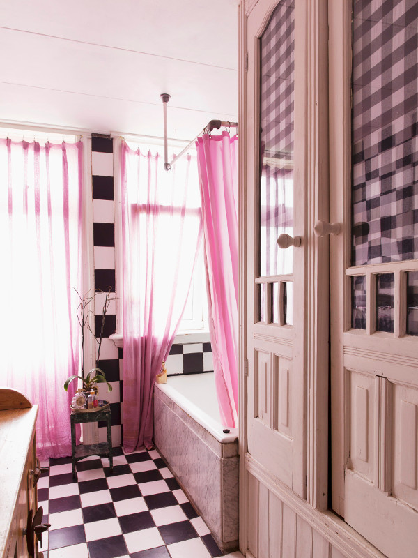 salle de bain rose