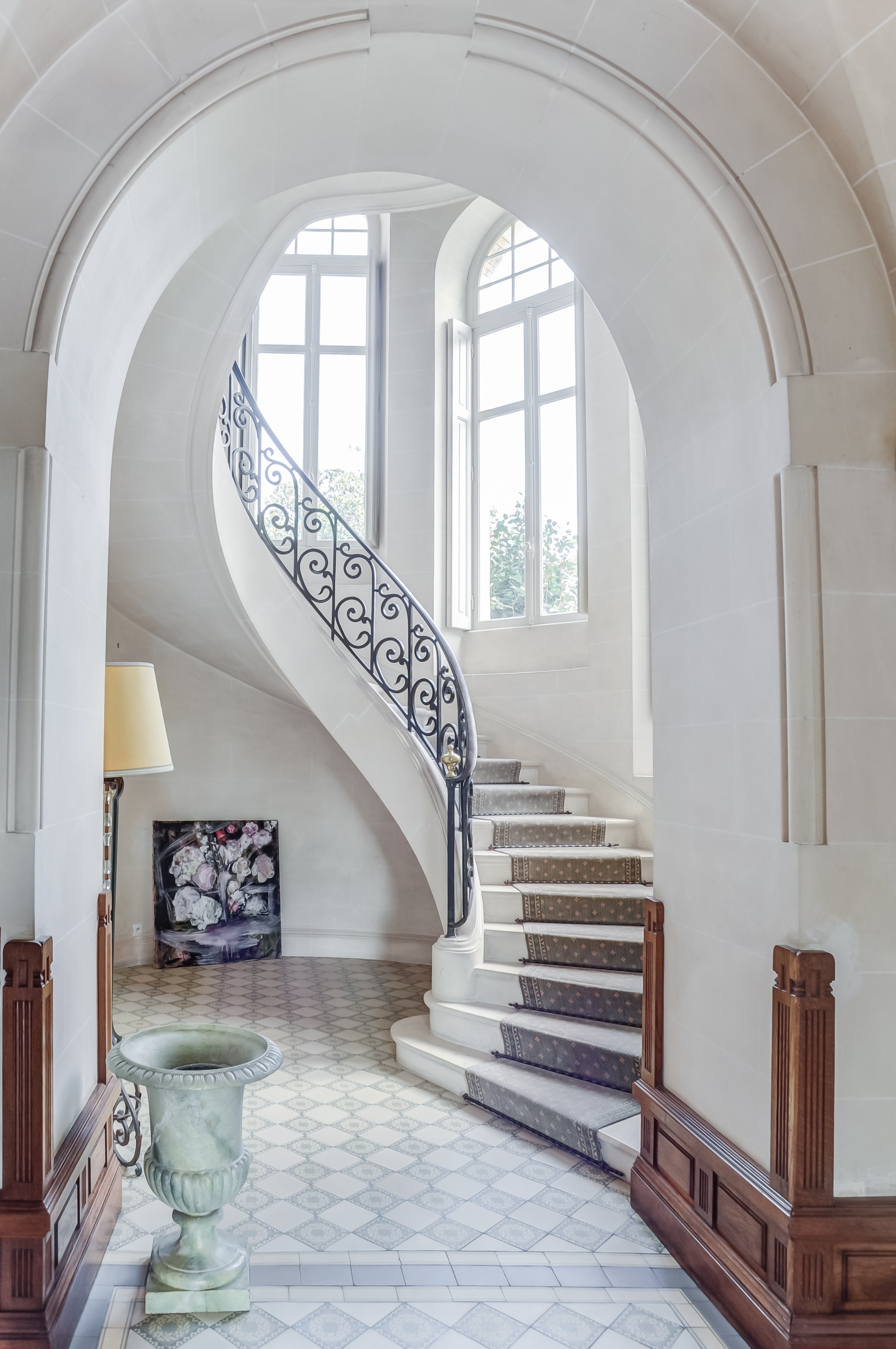 chateau-du-clair-de-lune-63-escalier-∏ChateauxetHotelsCollection