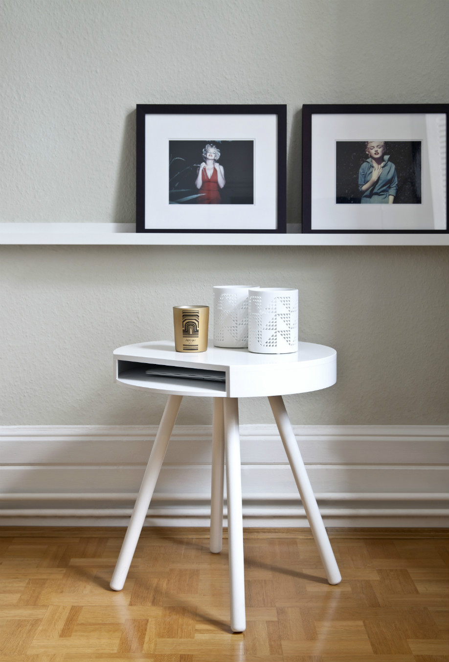Dalani, Stile scandinavo, Casa di Corinna Thiel Tavolino in Legno Bianco e Quadri Dalani, Stile scandinavo, Casa, Colori, Design, Spazio, Idee, Fai da te