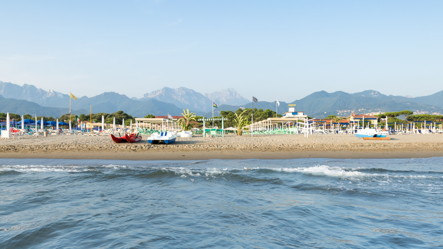 Bagno Marechiaro Forte dei Marmi Estate Spiagge Versilia Bagno-marechiaro, Forte-dei-marmi, Estate, Colori, Dalani, Mare, Relax, Style, Versilia, Estate-in-versilia, La-capannina