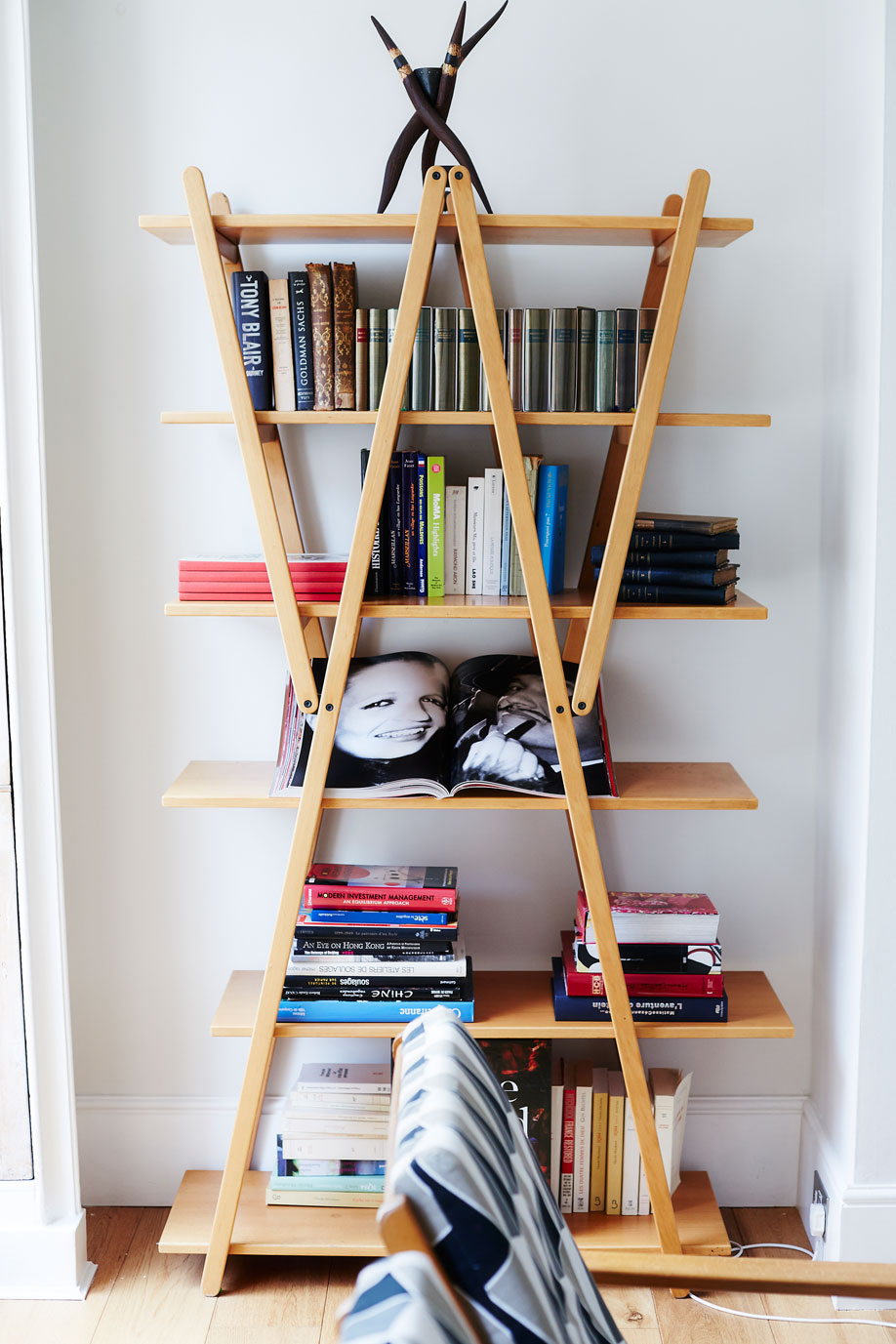 Libreria in Legno Vintage con Riviste Vintage Casa-vintage, Vintage, Casa, Londra, Moda, Stile, Vestiare-collective