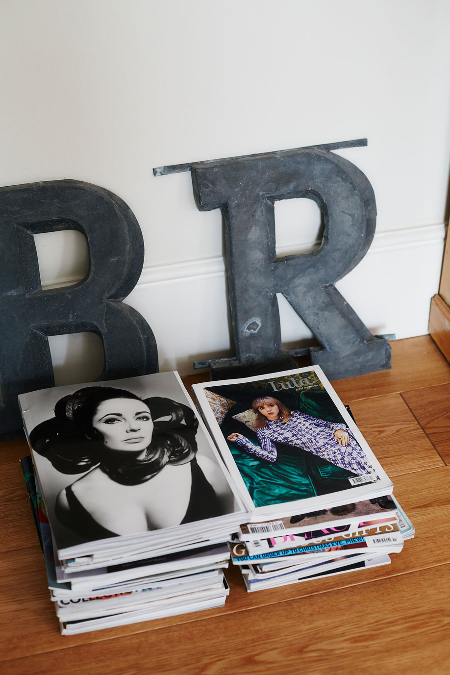 Riviste Vintage con Lettere Decorative Casa-vintage, Vintage, Casa, Londra, Moda, Stile, Vestiare-collective