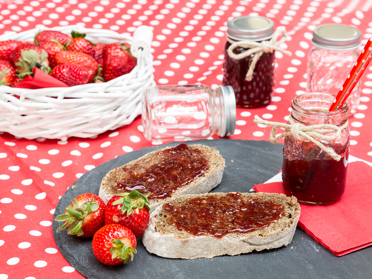 4 Ricette Estive Tavola Marmellata di Fragole Ricette estive, Tavola Country, Country, Estate, Mise en place, Ricette, Stile