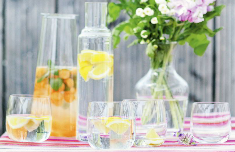 Acqua aromatizzata alla frutta: 6 ricette estive