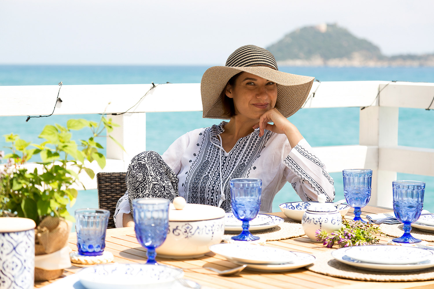 Look d'Estate Spiagge ad Alassio con Tavola Coastal Look d'estate, Consigli, Estate, Fashion, Moda, Spiagge