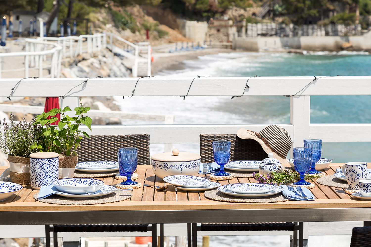 Look d'Estate Spiagge ad Alassio con Tavola Coastal Look d'estate, Consigli, Estate, Fashion, Moda, Spiagge
