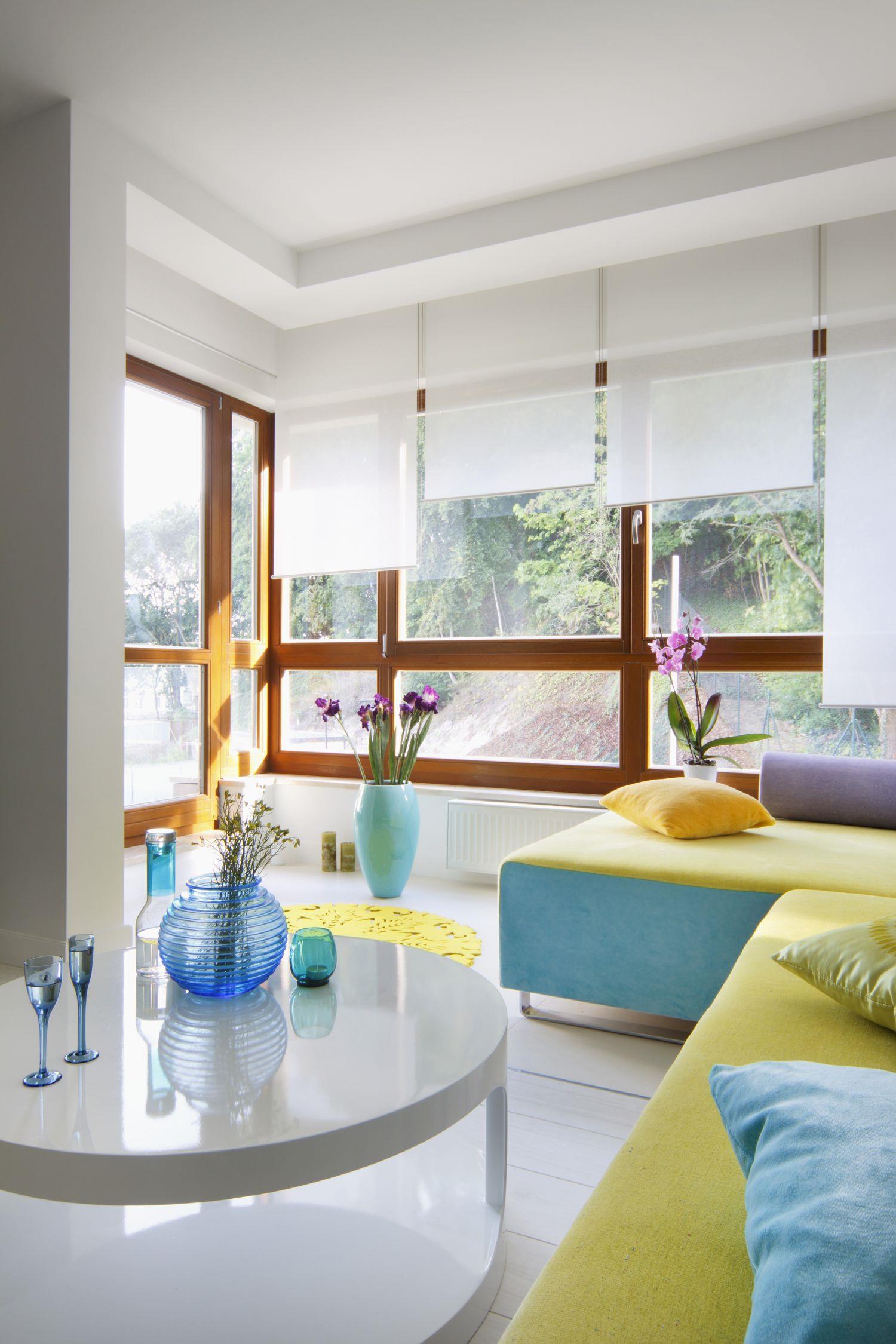 Dalani, Caraibi, Lo Stile Easy Caribbean, Salotto Colori Pastello, Vaso, Tende Bianche Dalani, Caraibi, Casa, Cocktail, Colori, Design, Idee, Natura, Style
