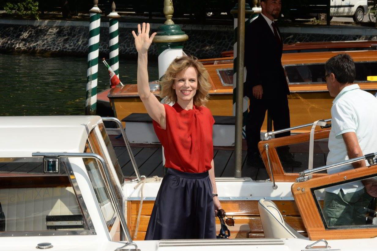 Dalani, Mostra del Cinema di Venezia Sonia Bergamasco Madrina della 73°Mostra Arriva al Lido Dalani, Mostra del Cinema di Venezia- Cinema, Arte, Estate, Relax, Hollywood, Made in Italy