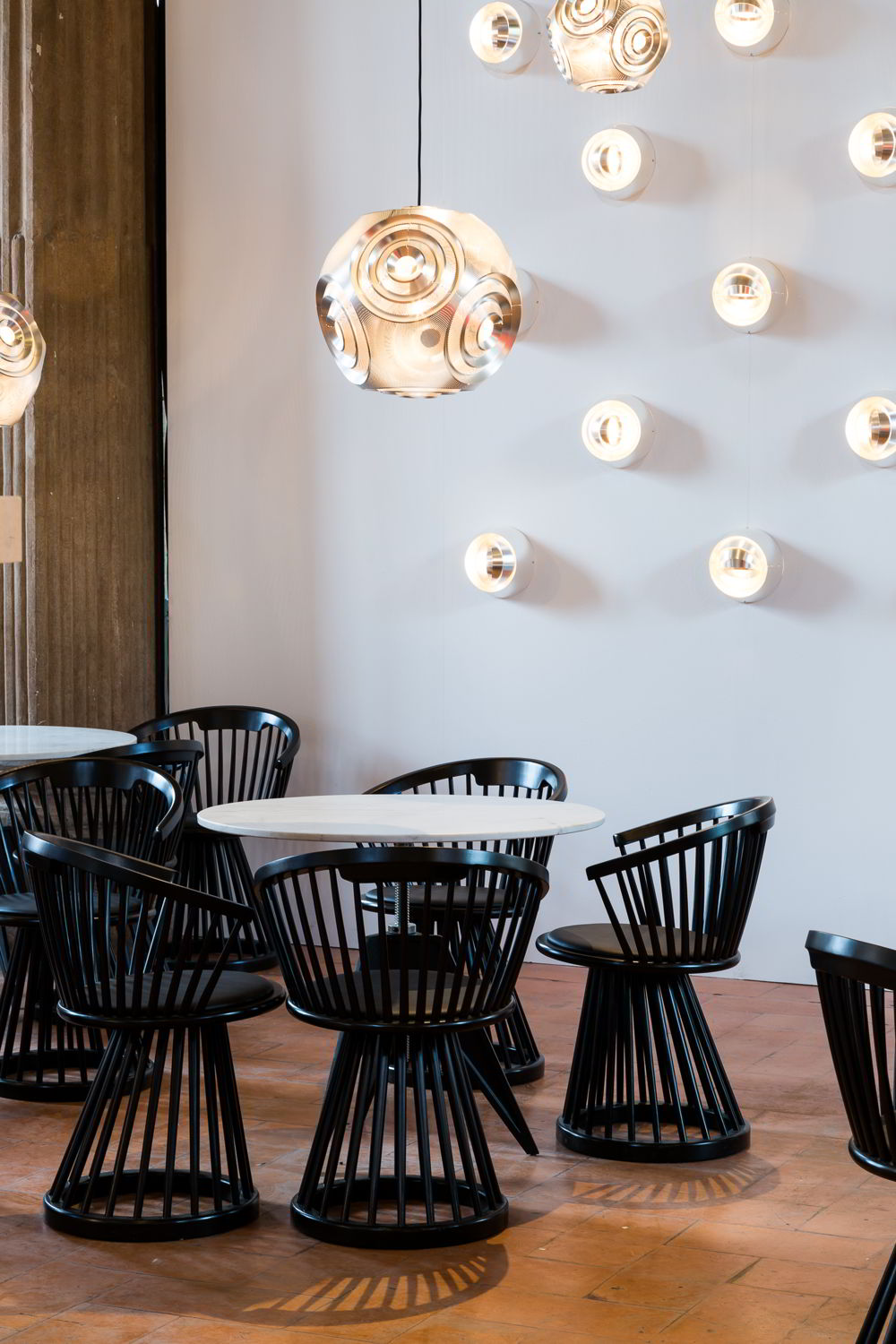 Dalani, Banco Nero, Sedie e Luci di Tom Dixon, Salone del Mobile Milano 2016 Dalani, Banco Nero, Moda, Casa, Design, Trend, Idee, Decorazioni, Colori