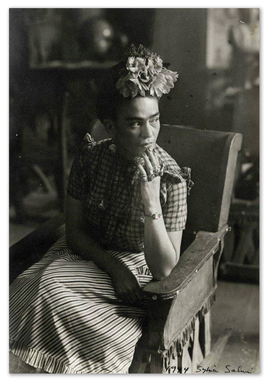 Dalani, Foto di Frida Khalo 1944 by Sylvia Salmi Dalani, Frida Kahlo, Arte, Casa, Colori, Fiori, Ispirazioni, Giardino