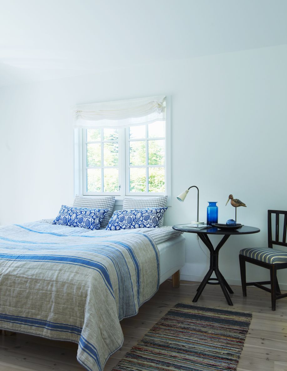 meubels landelijke stijl blauw gestreept bed