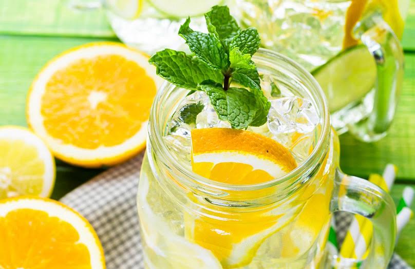 6 heerlijke zomerdrankjes met fruit