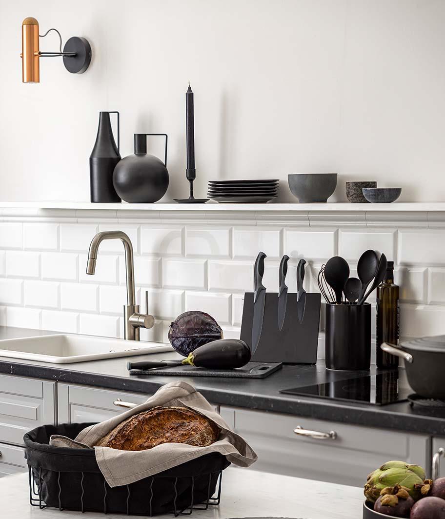 Black is the new… Kitchen!