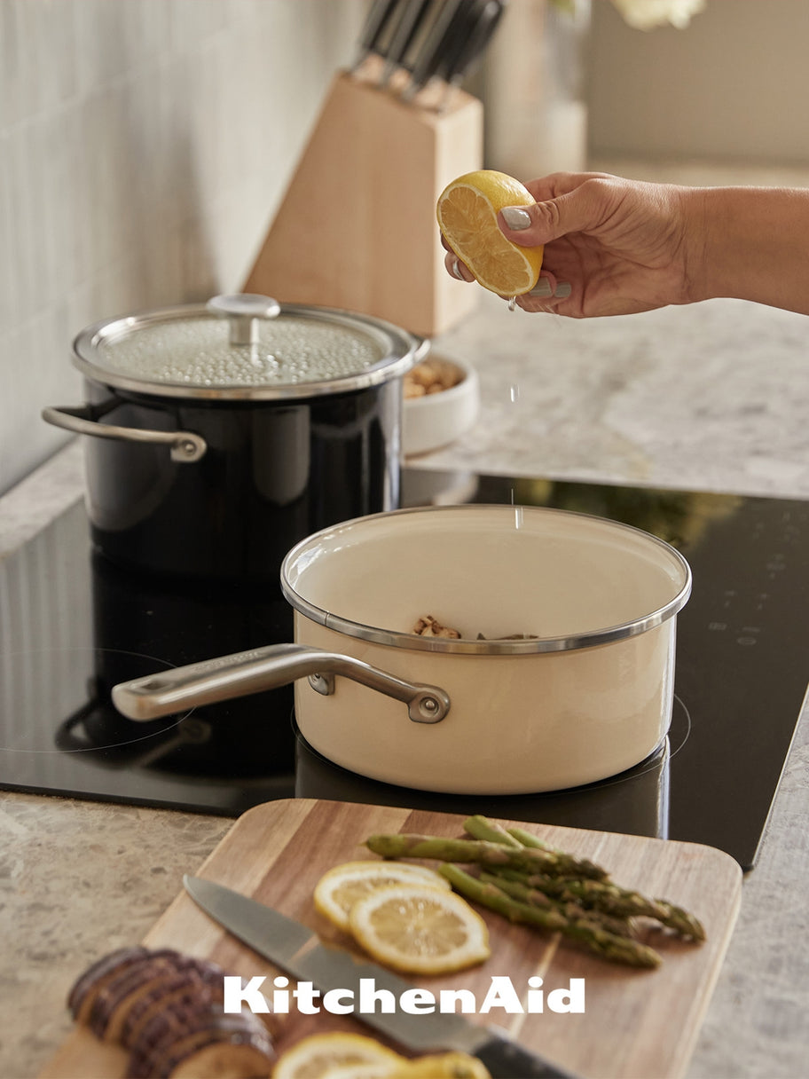 KitchenAid: hrnce a pánve